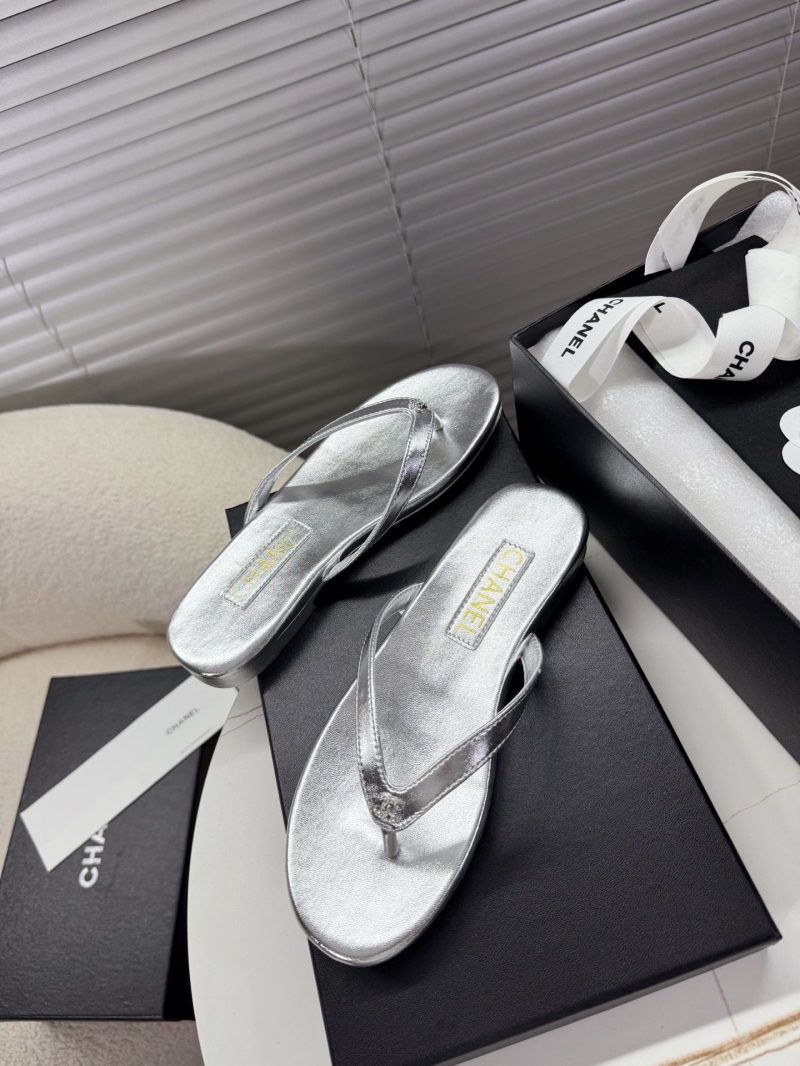 Ch**el slippers